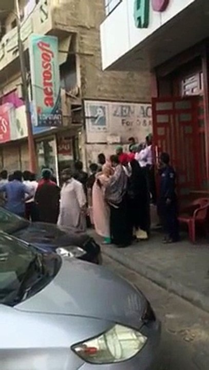 Exclusive Footage Of FIA raid in karachi To Arrest --- Workers