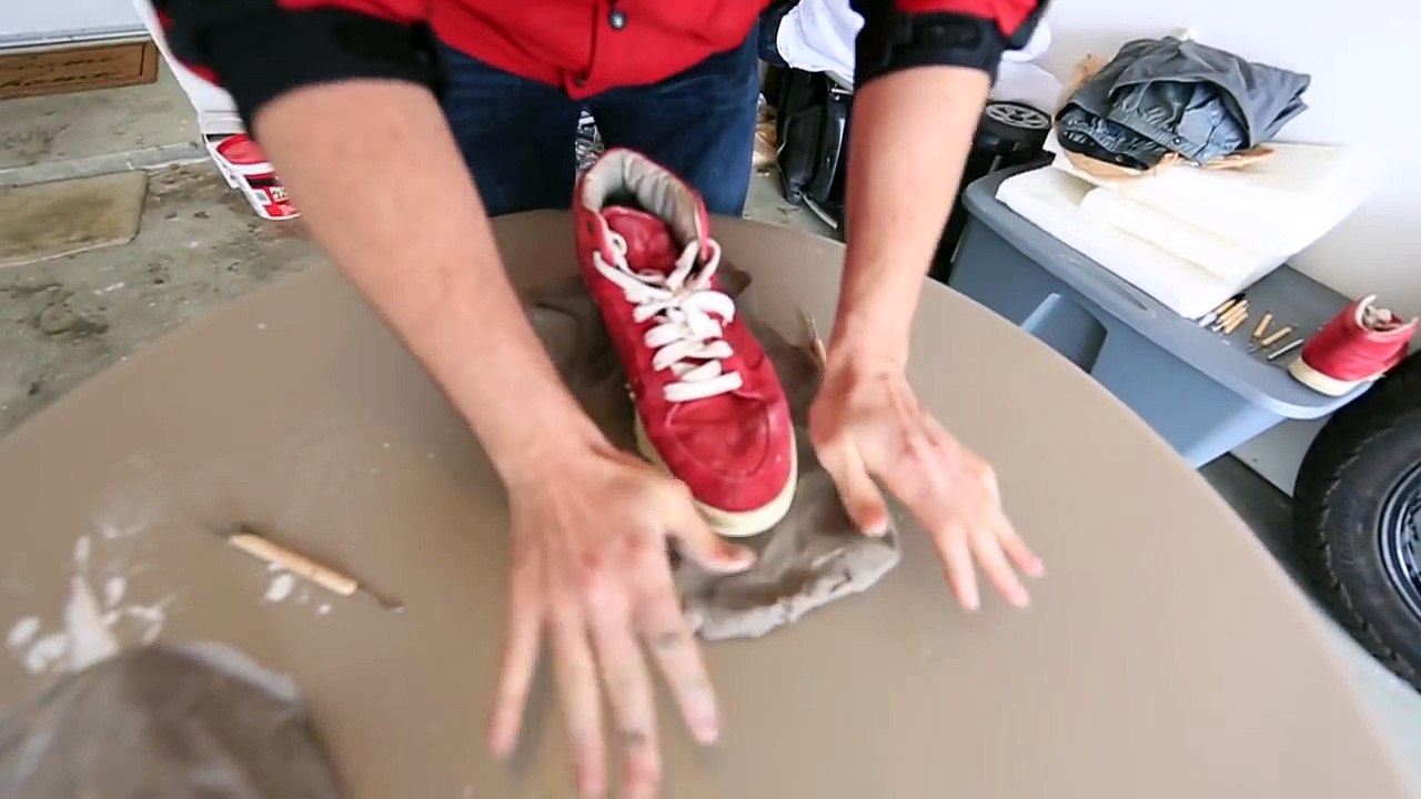 BIGFOOT FOOTPRINT PRANK!! - HOW TO PRANK