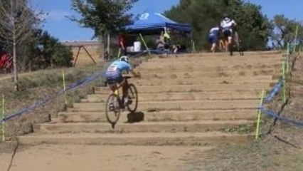 Amazing Pro Bicycle Rider - Cycle Pe Baithe Baithe Hi Seerian Charr Gaya