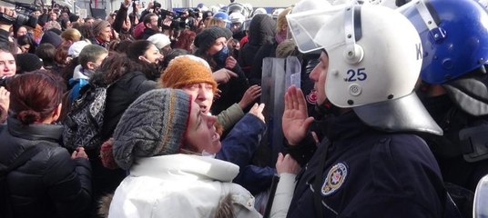 Polisten Cerattepe'ye yürümek isteyenlere tekme