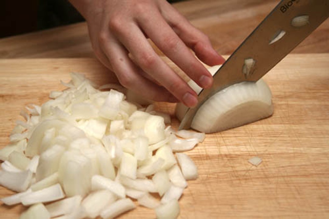 How to Chop Onion - How To Cut An Onion Fast