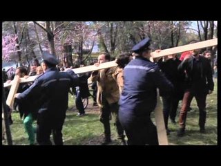 Protesta te liqeni. Shoqëria civile përballet me policinë