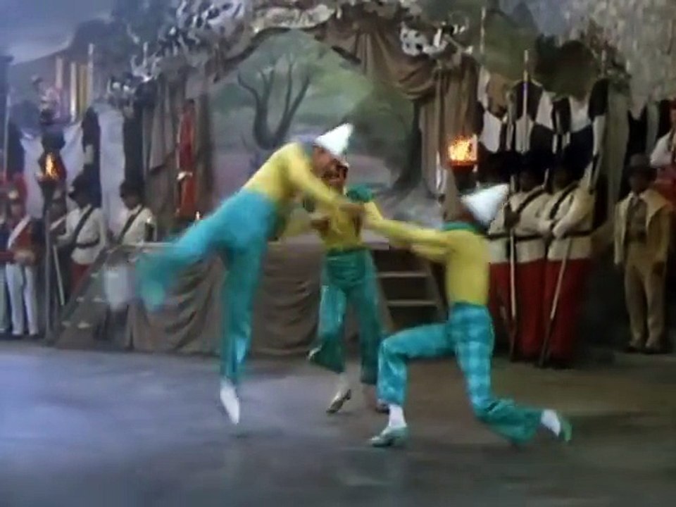 Ils dansent sur une chanson super populaire, mais lorsqu'ils se retournent: INCROYABLE!