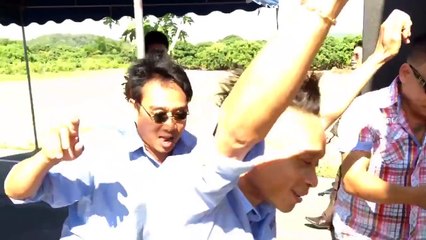 Penyanyi Dangdut Hot di Sawer Susunya Sampe Keluar