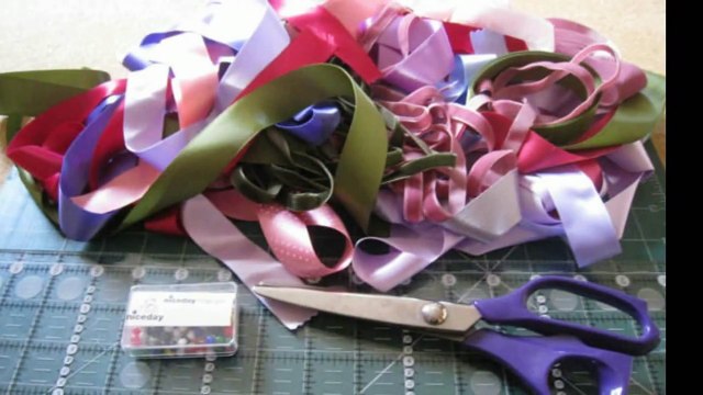 Инструкция по созданию подушки из атласных лент