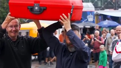 Acı biber yiyen Danimarkalılar gözyaşlarını tutamadı