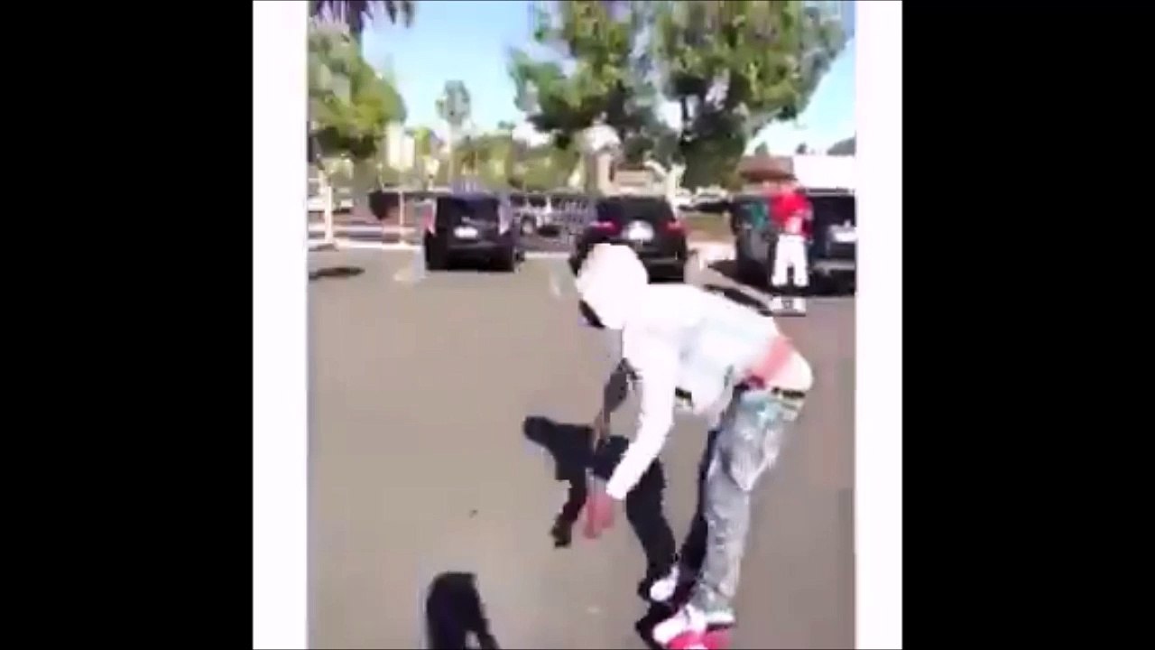 Enorme chute en Hoverboard. Plié de rire