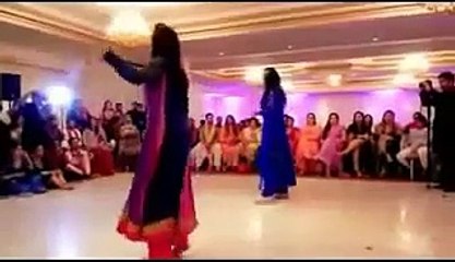 Aima khan new Mujra dance in wedding 2015 folk saraiki punja - Video Dailymotion
