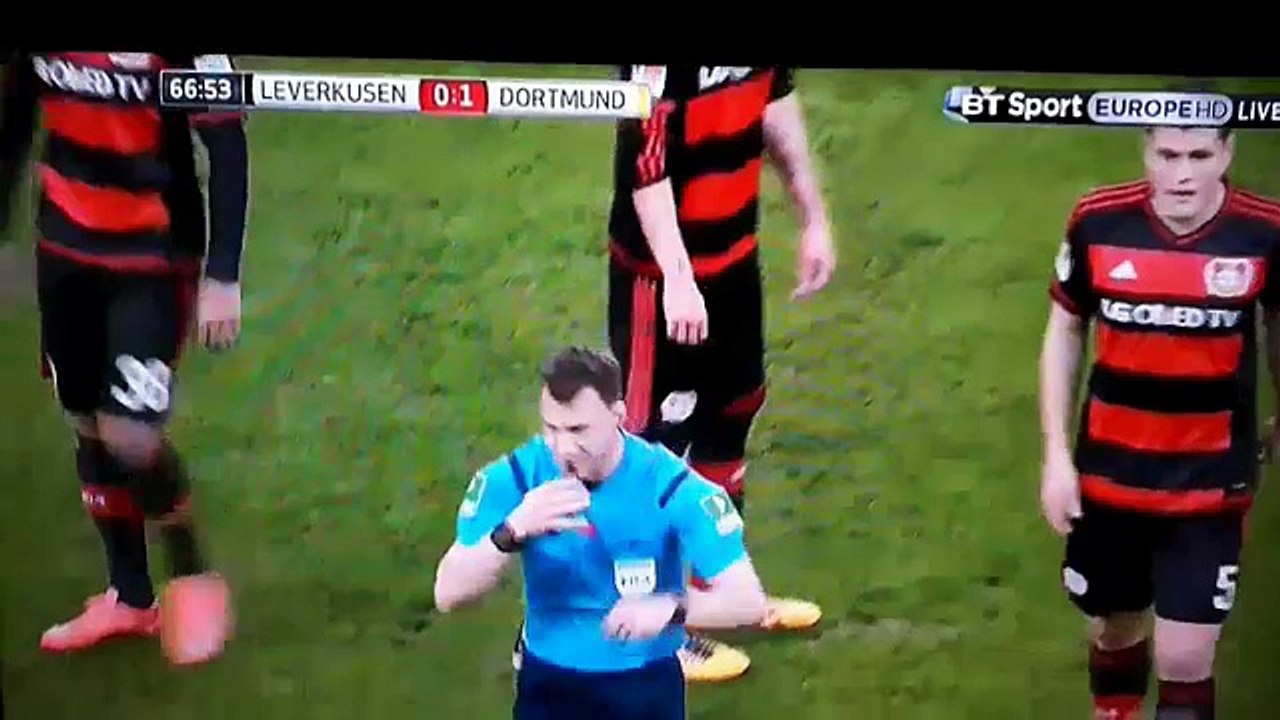 Futbol sahalarında görülmemiş olay! Hakem sahayı terk etti...