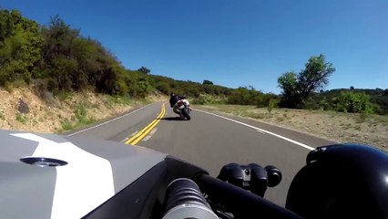 Motorcycle and Car avoid accident at last second!