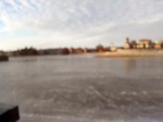 Йошкаролинцы игнорируют опасность и выходят кататься на коньках на лед Кокшаги