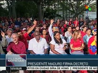 Nicolás Maduro firma decreto para aumentar salarios en 52%