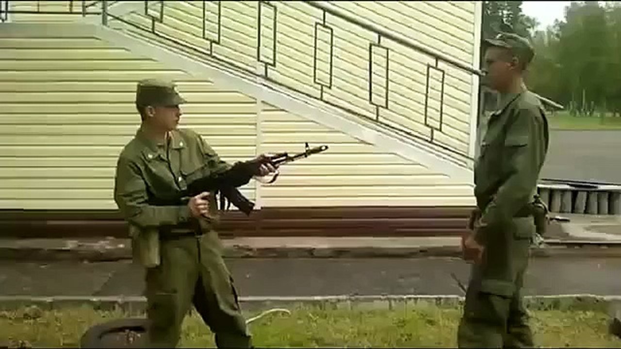 How to disarm an AK47 in 3 seconds? Russian Army Tips!
