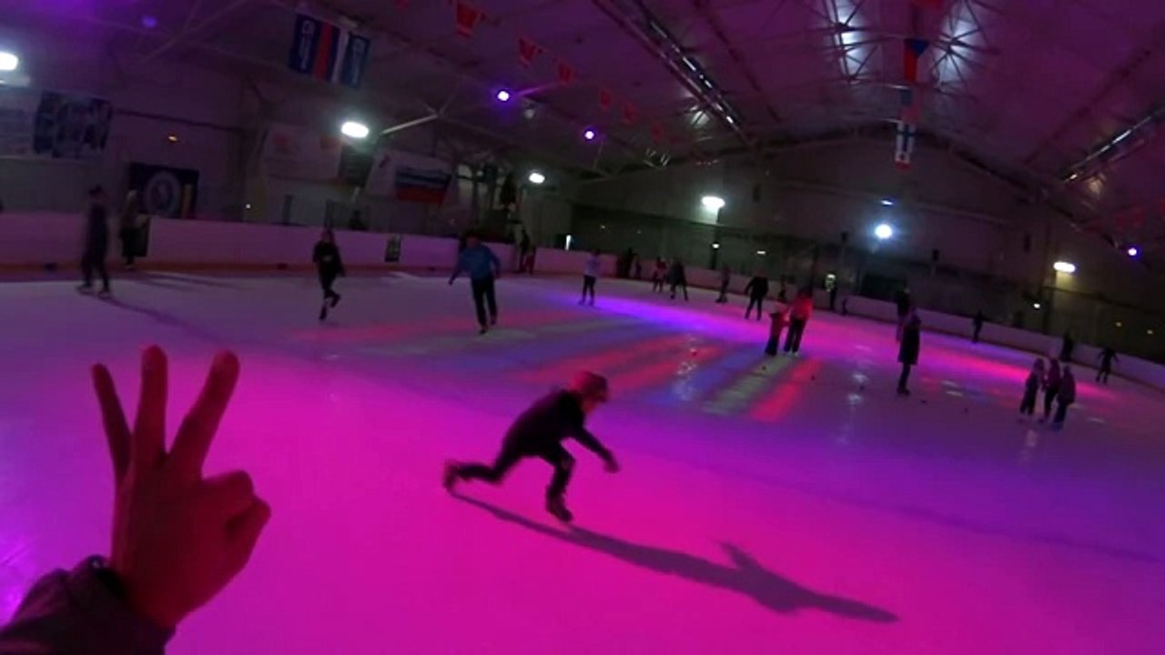 Каток 2016.01.04. Учимся кататься на коньках