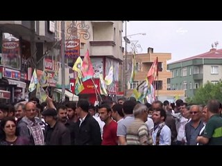Bağcılar'da yürüyüş yapan grup polise saldırdı