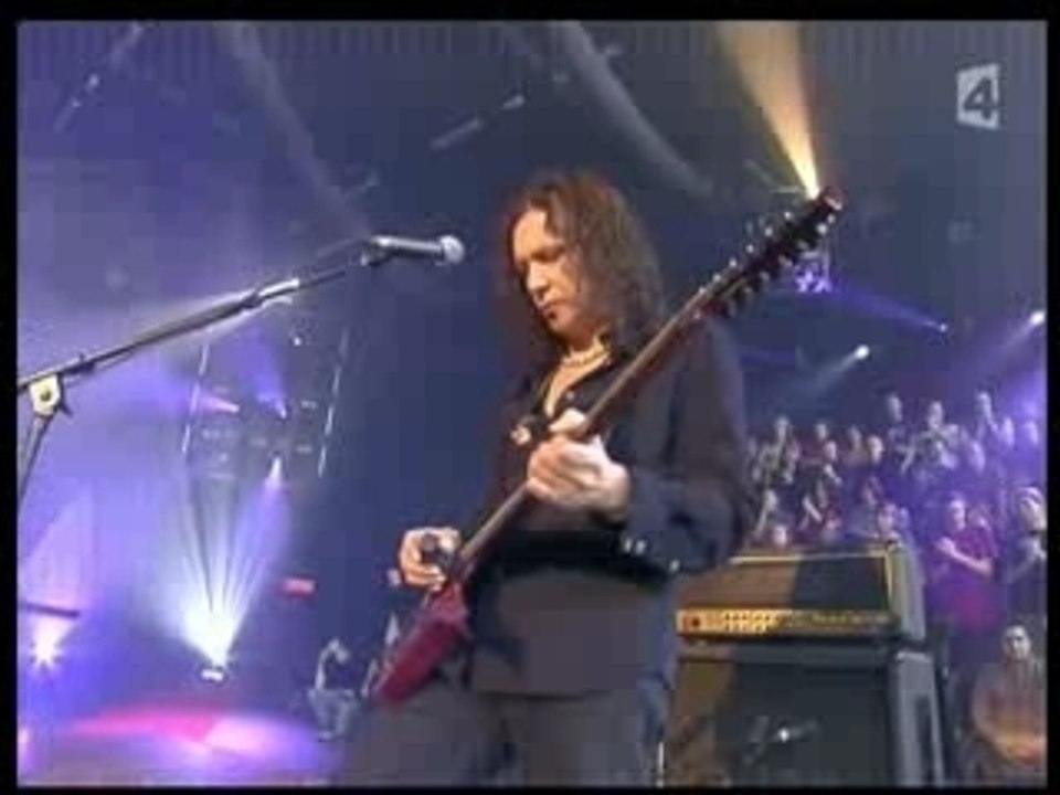 Dolores o'riordan(cranberries)-ordinary day live