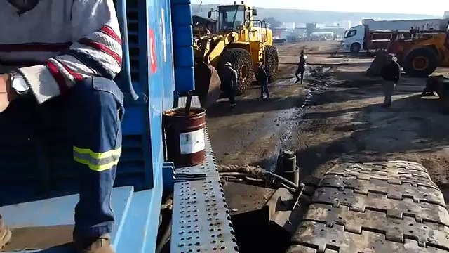 Корабль на полной скорости врезался в берег