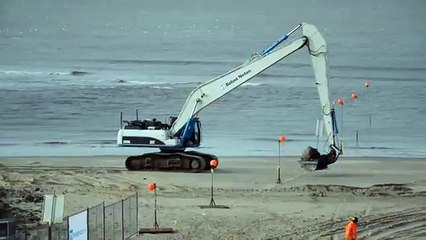 Подрыв старой морской мины времен Второй Мировой Войны