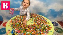 Игрушки сюрпризы в разноцветных конфетках шариках. Новое видео на канале Мисс Катя .