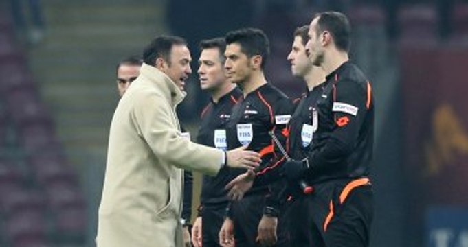 Trabzonsporlu Taraftarlar, TFF Trabzon Bölge Müdürlüğü Binasına Saldırdı