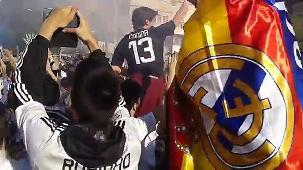 RECIBIMIENTO AUTOBUS REAL MADRID CHAMPIONS 2015 (Latest Sport)