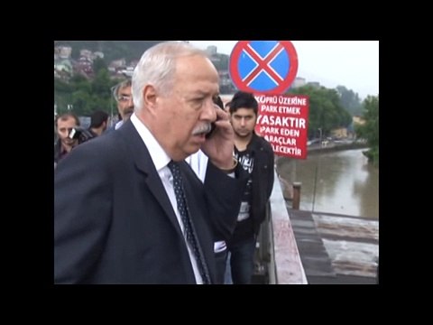 Sel afeti, belediye başkanını ağlattı