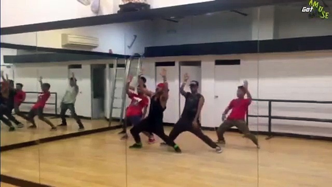 Yo Yo Honey Singh s Dance Rehearsal Before Shooting a  BLUE EYE S  Song