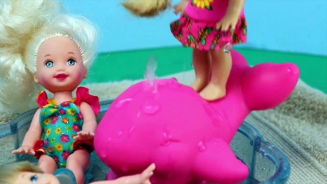 Frozen Elsa and Kids at Barbie Kelly Alex Doll Whale Pool Vintage 1990s Playset DisneyCarToys