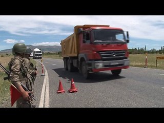 Diyarbakır-Bingöl karayolundaki PKK çadırını kaldıran jandarmaya ateş açıldı