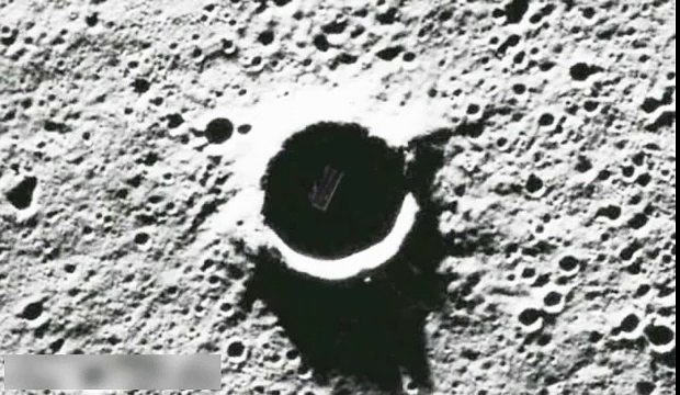 12/9/11 CONFIRMED Alien Bases Inside Moon Crater - UFOs - Apollo