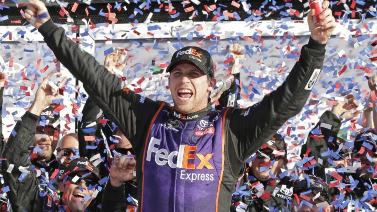 Hamlin Noses Truex Jr. at Daytona 500