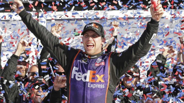 Hamlin Noses Truex Jr. at Daytona 500