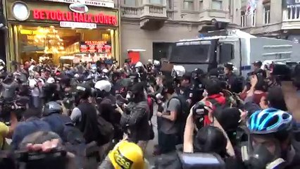 Taksim'e yürüyen gruba polis müdahale etti