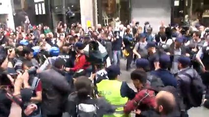 Taksim'de eylemcilere gözaltı, hareketli dakikalar