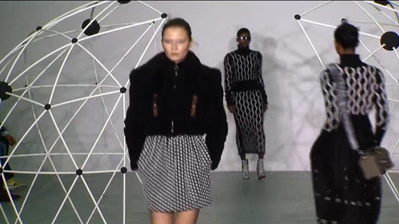 LONDON FASHION HOLLY FULTON