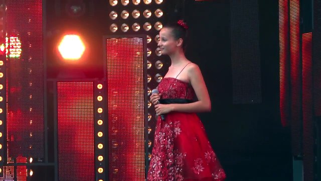 Вика Оганнисян с песней Поговори со мною мама