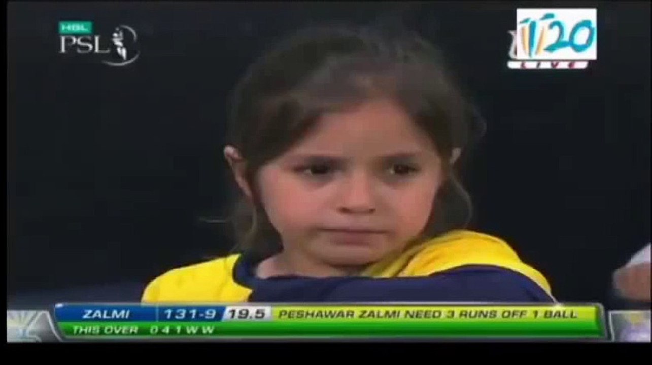 Shahid Afridi Little Daughter_