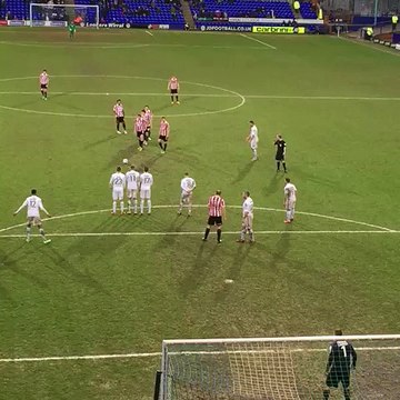 Football : Combinaison ratée sur coup franc (Angleterre)