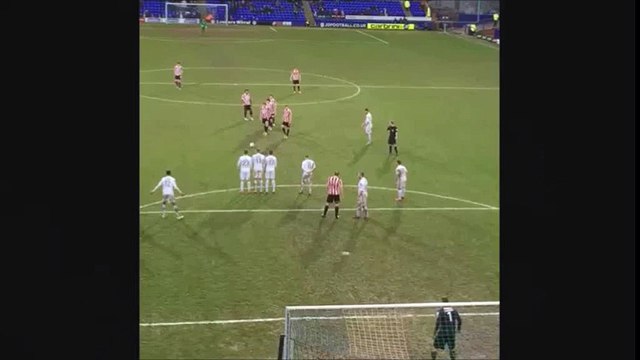 La pire combinaison sur coup franc de l'histoire ? (Cheltenham Town)