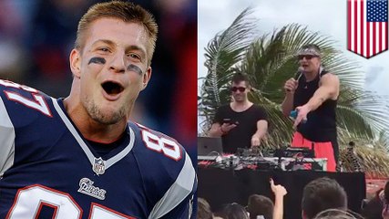 NFL bro Gronk offers couple $10k to BANG right in front of everyone on party cruise ship