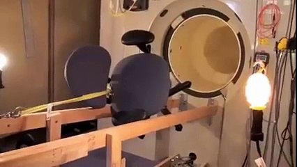 MR Makinesine Sandalye Sokulursa..