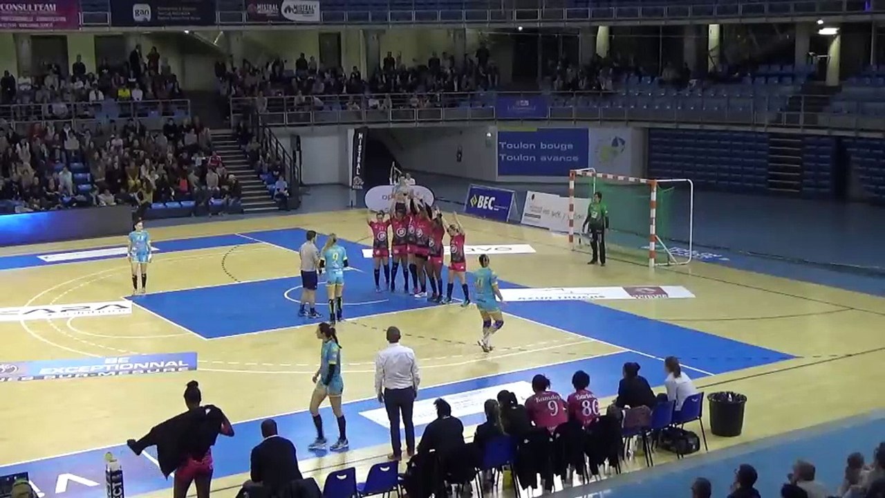 Enorme jet franc direct de Sanne Van Olphen (Toulon)