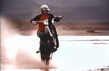 Steve McQueen sur sa magnifique Honda CR250M Elsinor