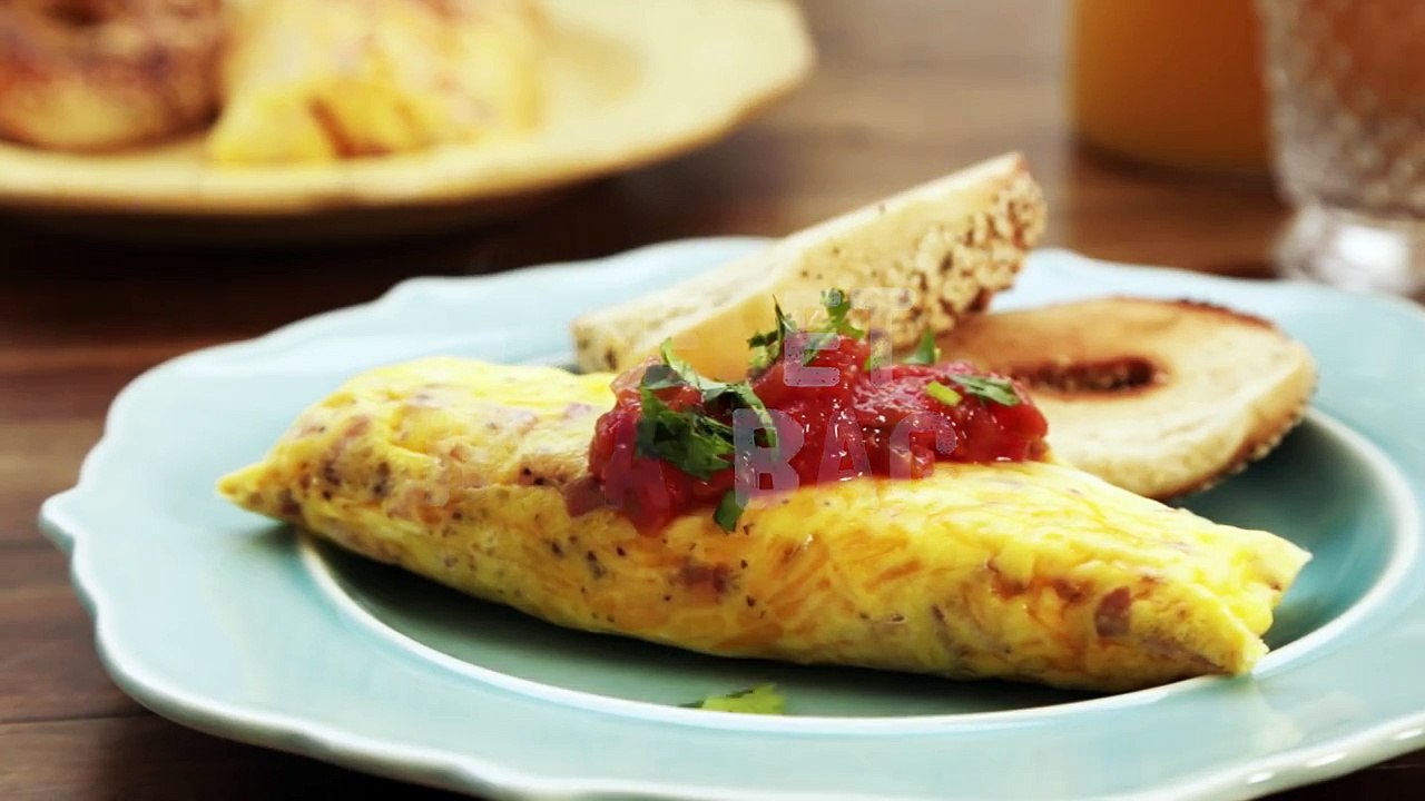 Kitchen Hacks - How to Make An Omelet in a Bag