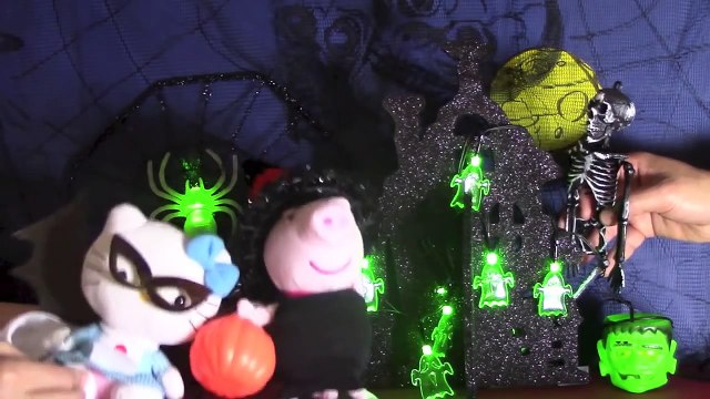 Peppa Pig does Halloween - Peppa pig Halloween party - Peppa pig Toys video