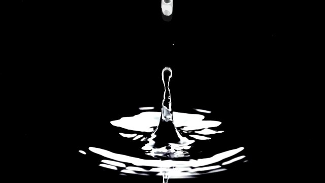 Водопад по стеклу в квартире