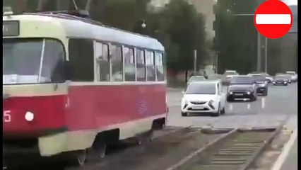 Jak ominąć korki czyli jazda samochodem po torach tramwajowych