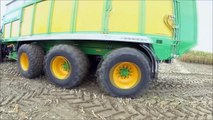 Deutz 9340 met AGRIbumper en Joskin Drakkar in de maïs Trekkerweb