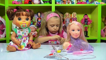 ✔ Кукла и Ярослава открывают новый набор игрушек. Видео для детей. Салон Красоты для девочек ✔