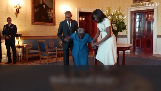 Une dame de 106 ans danse de joie en rencontrant le coupe Obama